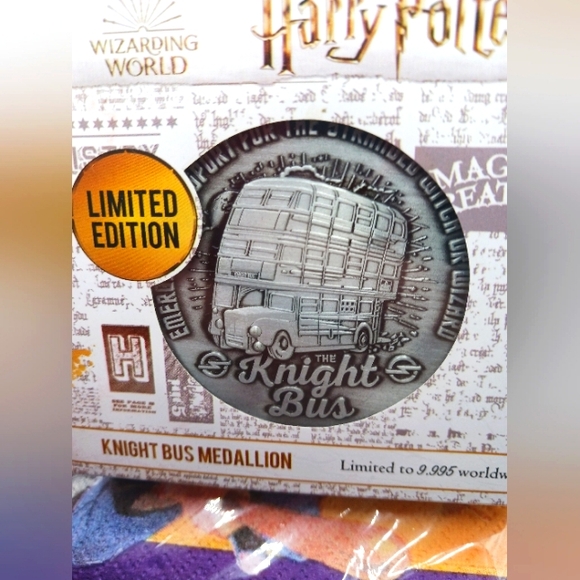 Harry Potter Limited Edition Knight Bus Medallion + Lord Voldemort Coin New - Picture 3 of 12